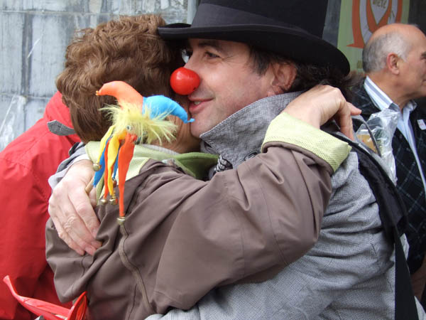 unancianounabrazo 100